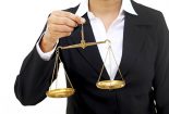 بررسی نقش و جایگاه وکیل در دعاوی کیفری و مدنی